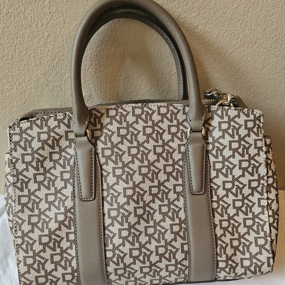 DKNY crossbody bag - Picture 8 of 9